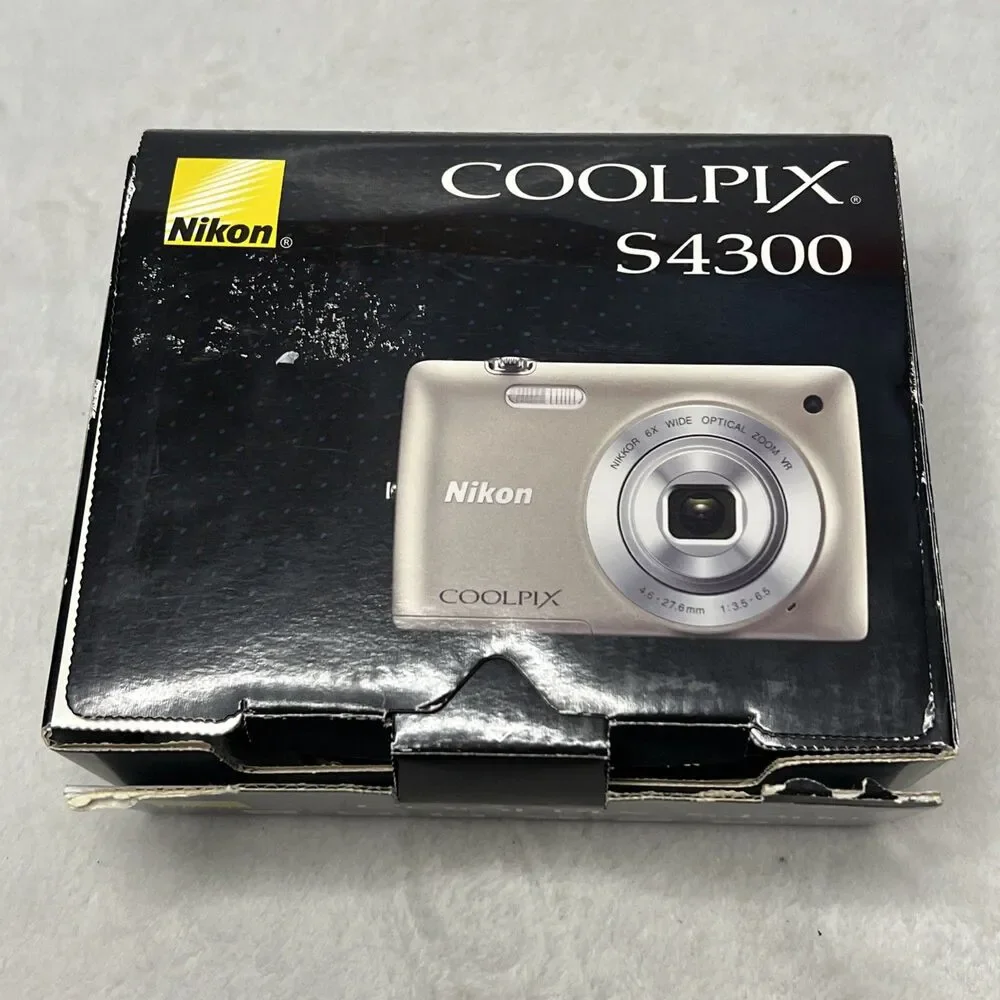 Nikon Coolpix S4300 16.0MP Compact Digital Camera Silver w/6x Zoom Case With Box